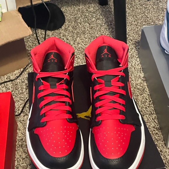 Jordan 1 mid bred